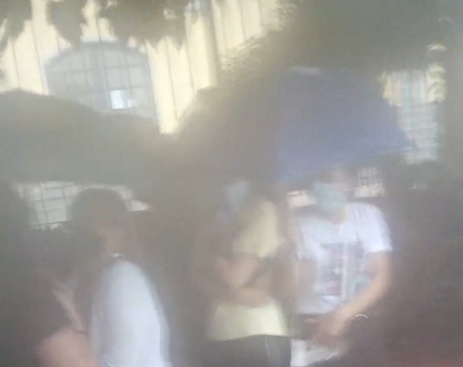 Acquazzone a Capoterra, rabbia fuori dall’hub vaccinale: “Un’ora di attesa sotto la pioggia” (VIDEO)