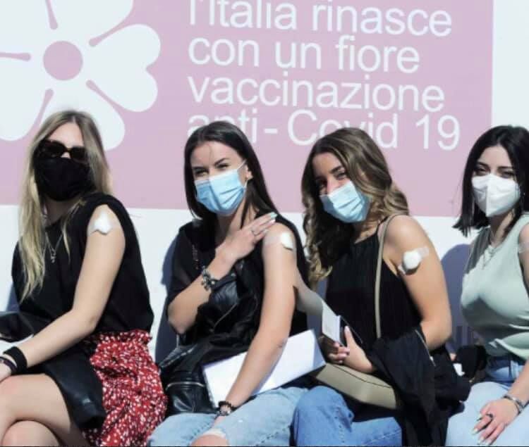 Boom all’open night di Cagliari, 1.160 vaccinati alla Fiera: “La miglior risposta ai no vax”