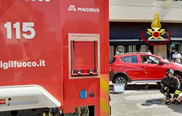 Quartu, donna resta incastrata nelle lamiere dopo lo schianto: corsa disperata verso l’ospedale