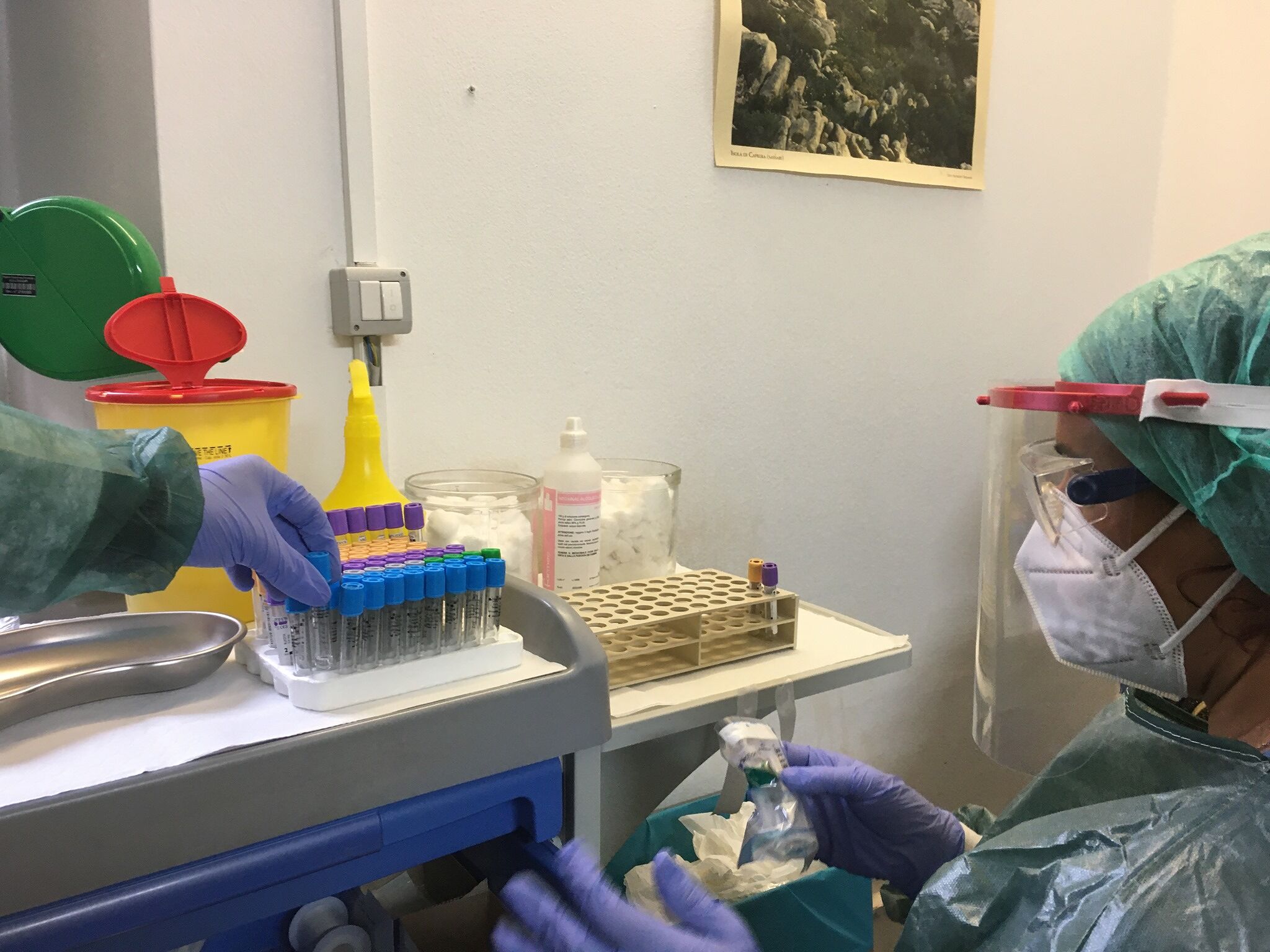 Sardegna, il Covid non dà tregua: i contagi calano ancora ma aumentano i ricoveri e ci sono altri tre morti