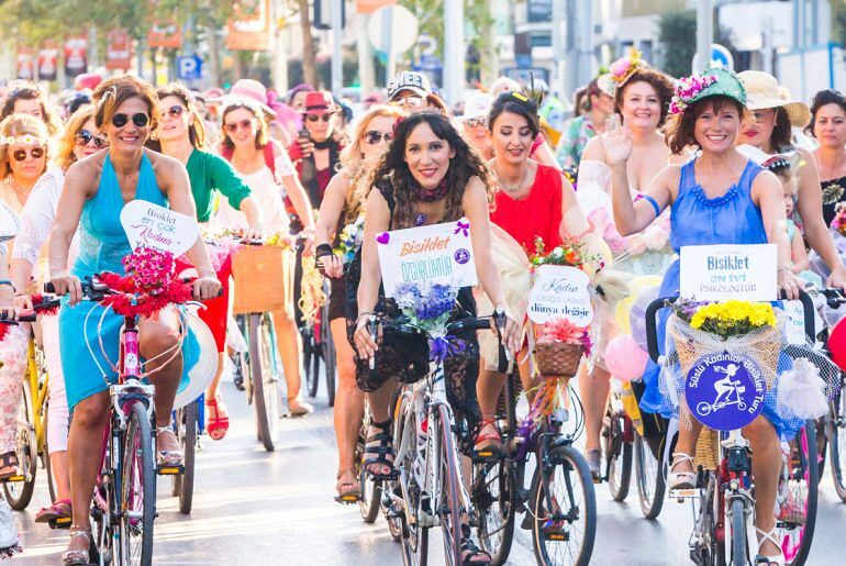 La corsa delle donne in bici, arriva a Cagliari la Fancy Women Bike Ride