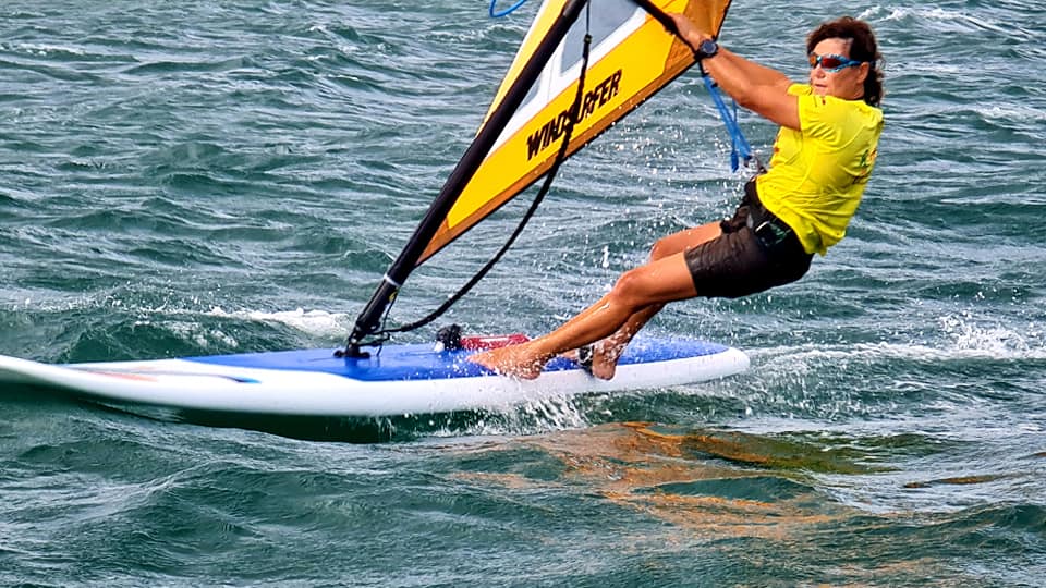 Va a Cagliari con Giulia Clarkson il titolo europeo dei campionati di Windsurf