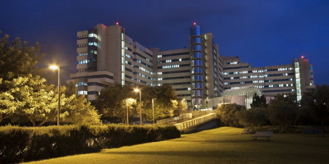 Cagliari, 27enne travolto da una Smart in via Torricelli: trasportato in codice rosso al Brotzu