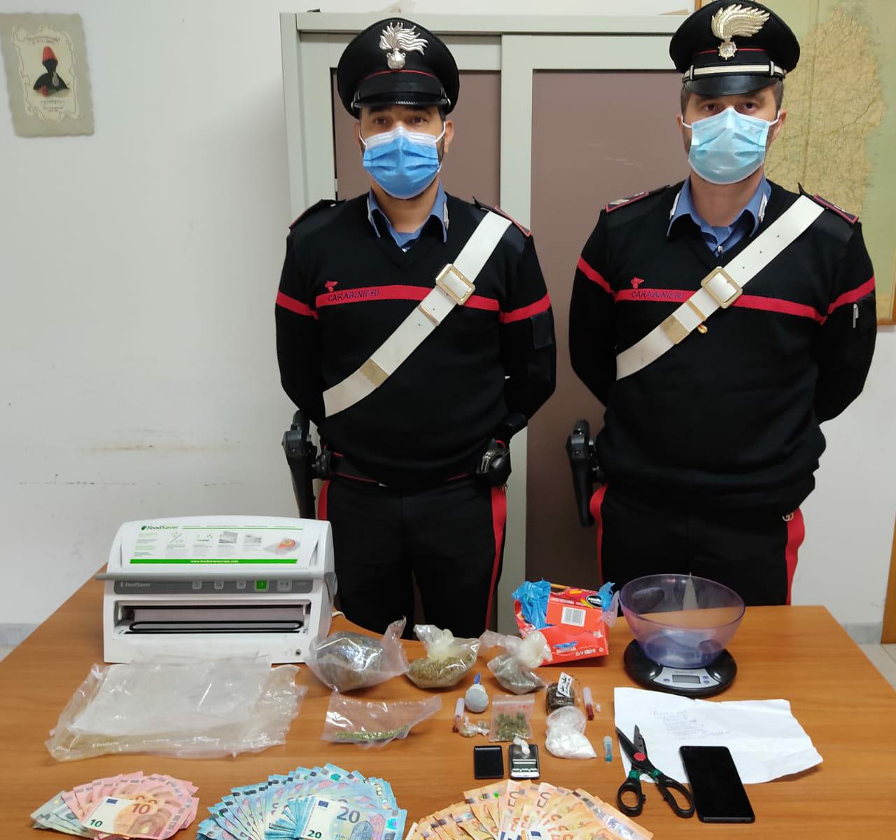 Sinnai, pusher 29enne arrestato dai carabinieri: in casa hashish, cocaina e marijuana