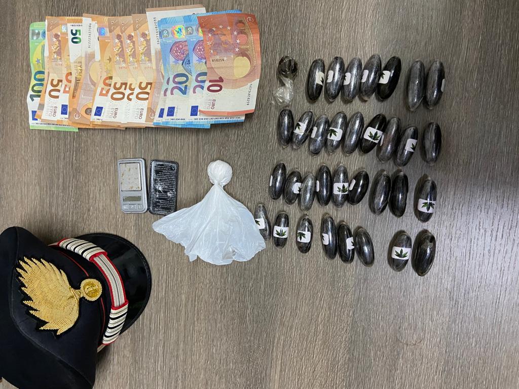 Produzione, traffico e detenzione di droga: pescatore arrestato a Carloforte