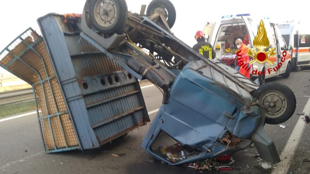 Elmas, brutto incidente stradale sulla rampa per l’aeroporto: tre feriti