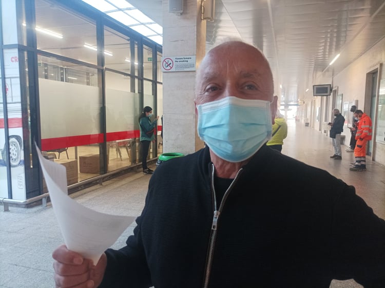 “Vaccino fatto a Cagliari ma niente green pass, se voglio lavorare devo fare il tampone: meglio quello gratuito”