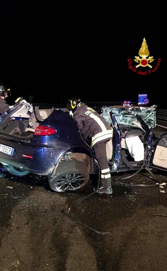 Lo schianto fatale sulla 554 bis: muore un 35enne, gravissimo un 45enne