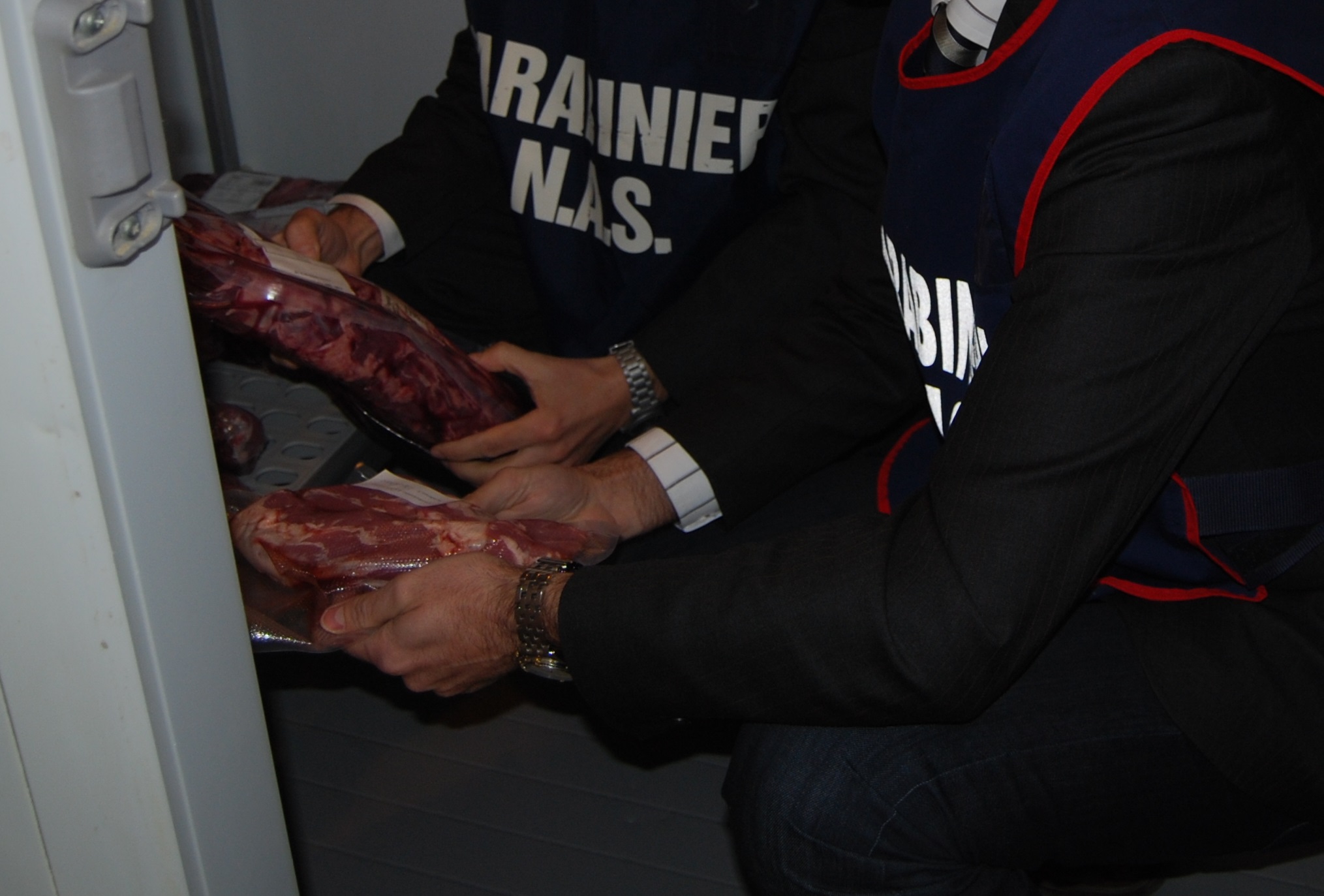 Blatte in cucina e nella toilette, i Nas chiudono un ristorante a Cagliari