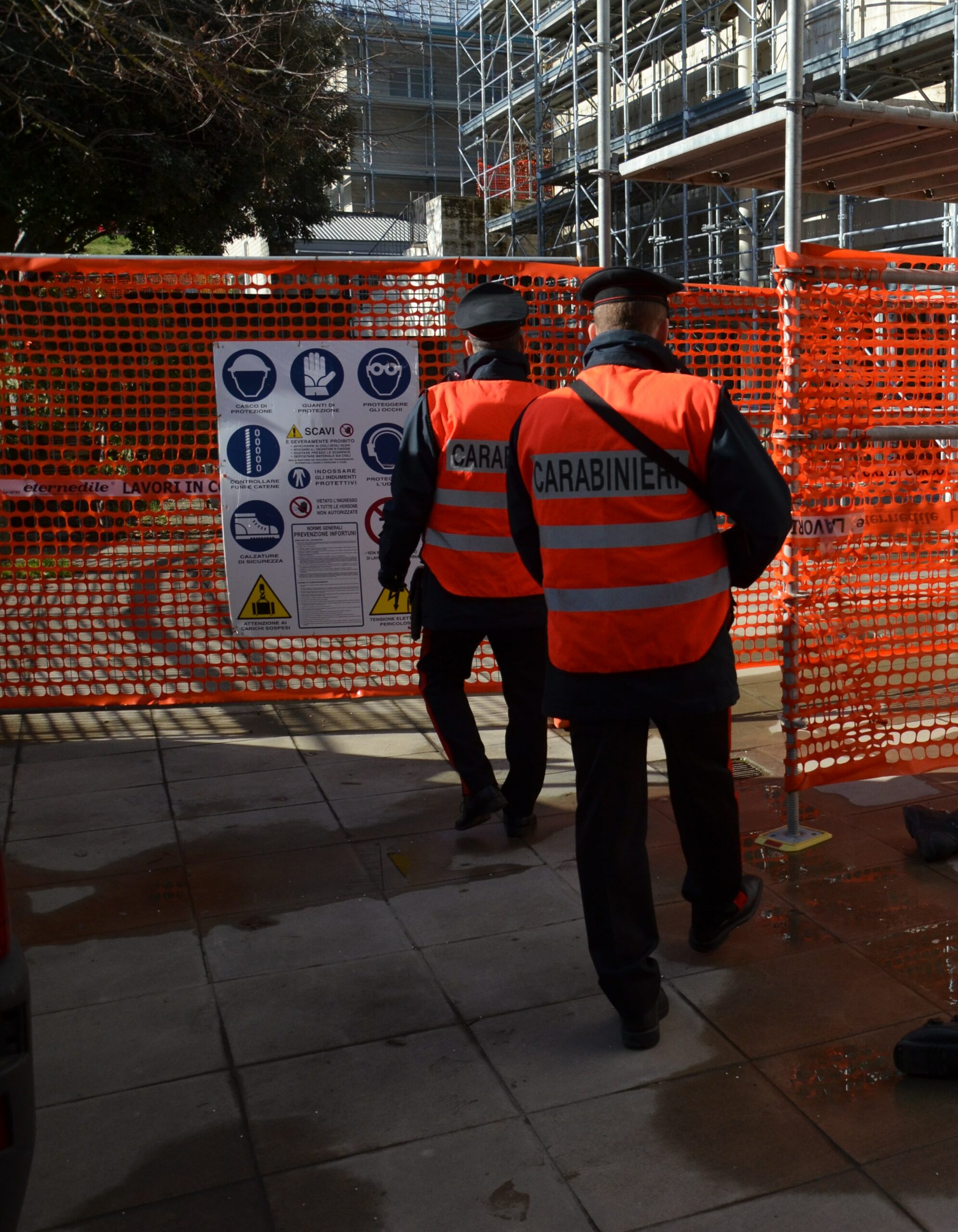Ponteggio non regolamentare in un cantiere a Villaputzu, datore di lavoro nei guai