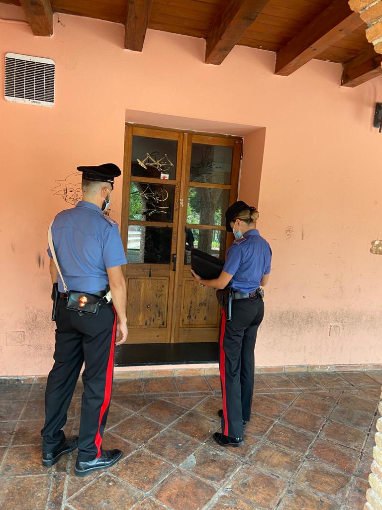 Acquista un robot da cucina per 160 euro, ma il pacco non arriva: operaio truffato, denunciata una 30enne a Villaputzu