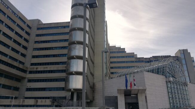 Cagliari, sospiro di sollievo: è fuori pericolo la 22enne falciata da un’auto