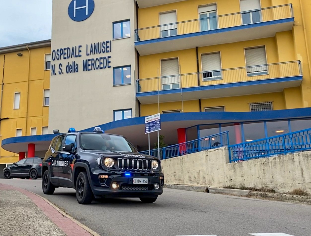 Scoperta choc a Lanusei: sanificavano ospedale e guardia medica dal Covid con acqua, 7 indagati
