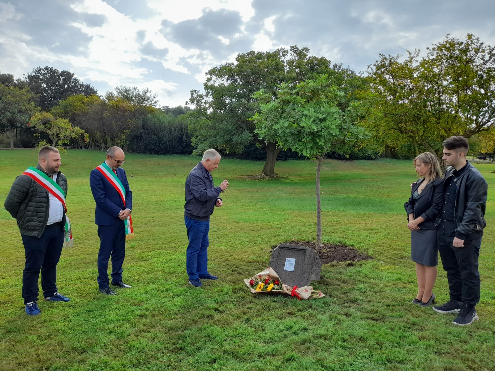 Cagliari, al Parco di Monte Claro un albero in ricordo di Graziella Pili: “Perché la sua storia non sia dimenticata”