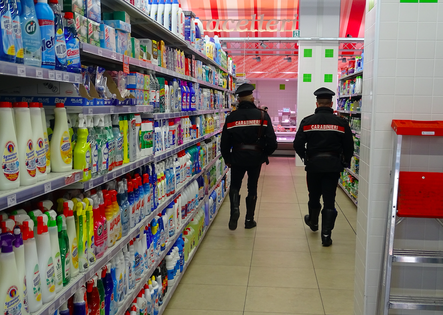 Rubano cartucce per stampante da “Carrefour”: due donne nei guai a Quartu