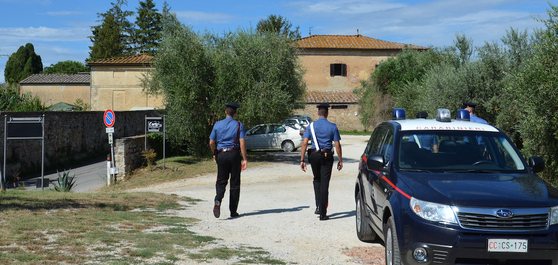Picchia la compagna sotto gli occhi del figlio minore: operaio arrestato ad Assemini