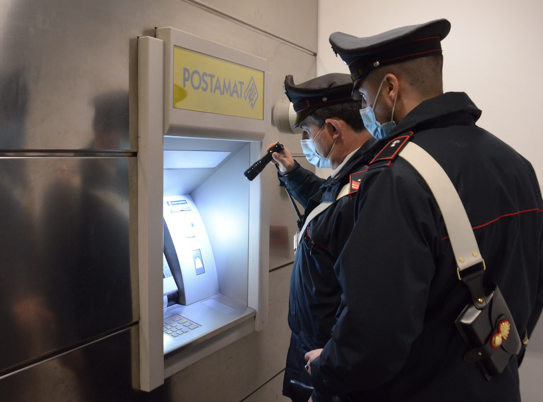 Tentata truffa ad Arbus, ma il bancomat rifiuta di eseguire la transazione: una denuncia