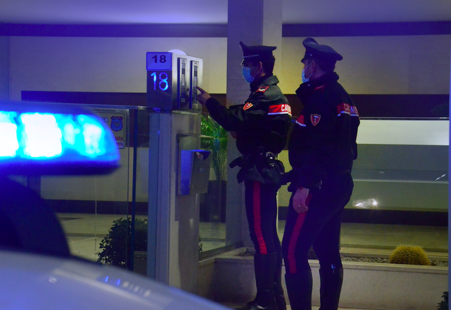 Precipita dal quarto piano a Monserrato, grave un operaio di 44 anni