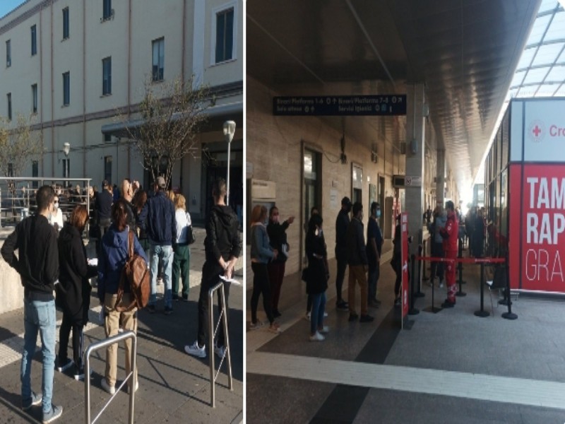 Cagliari, assalto alla stazione per i tamponi gratuiti: “Il green pass ci serve per lavorare”
