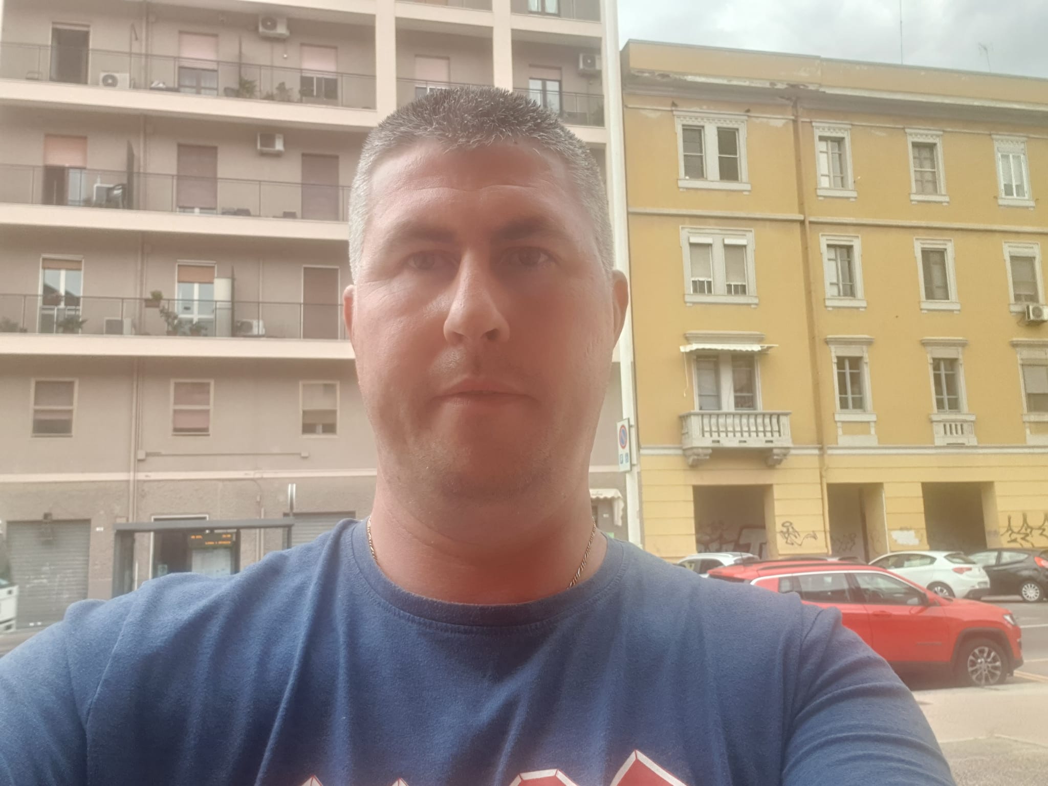 Quartu, la battaglia di un agente di commercio: “Prigioniero nella mia villetta per colpa degli allacci abusivi alle fogne”