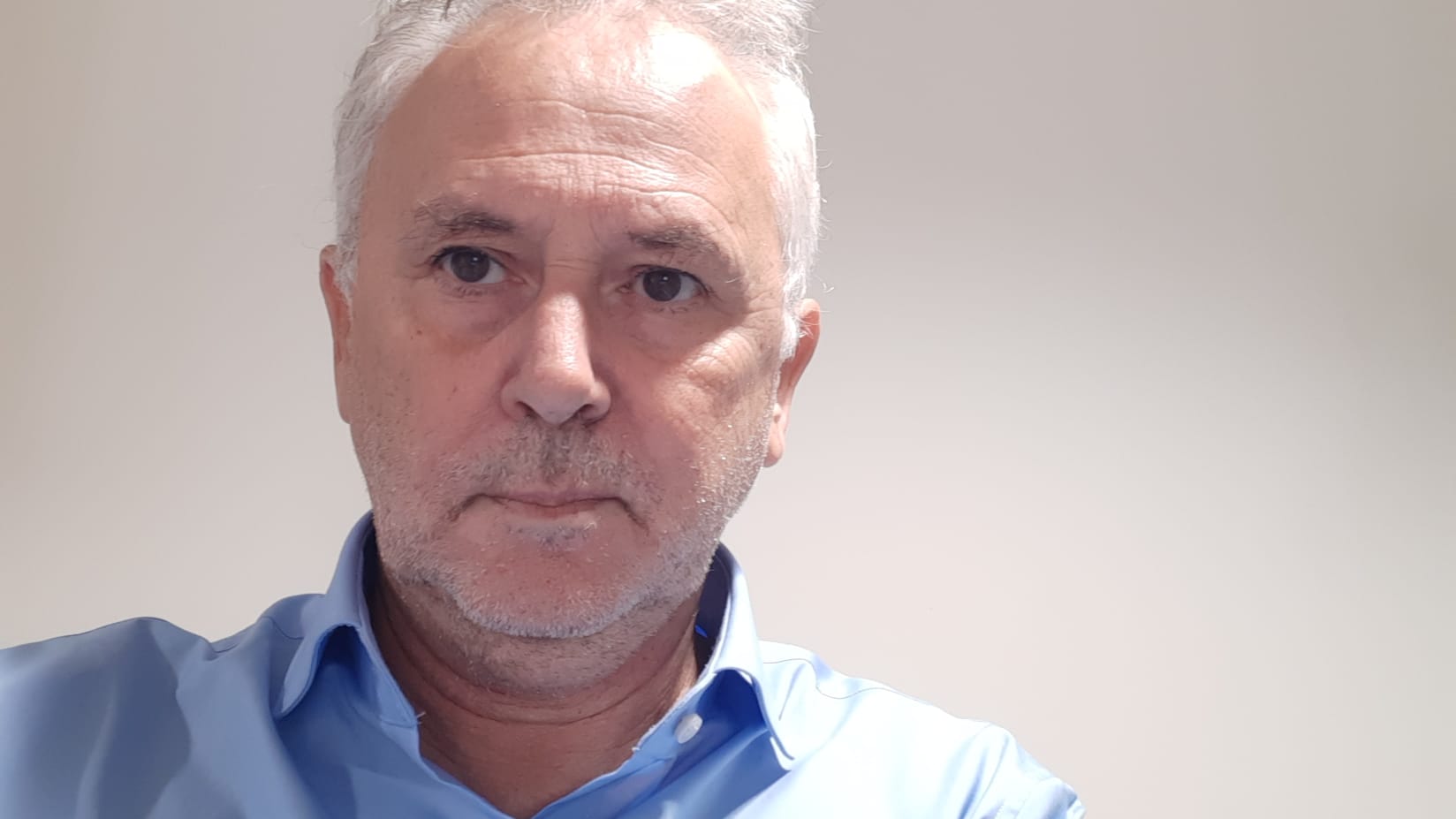 “Biglietto comprato a Elmas ma il volo Volotea per Torino è pieno, mia figlia costretta a partire dopo 17 ore”