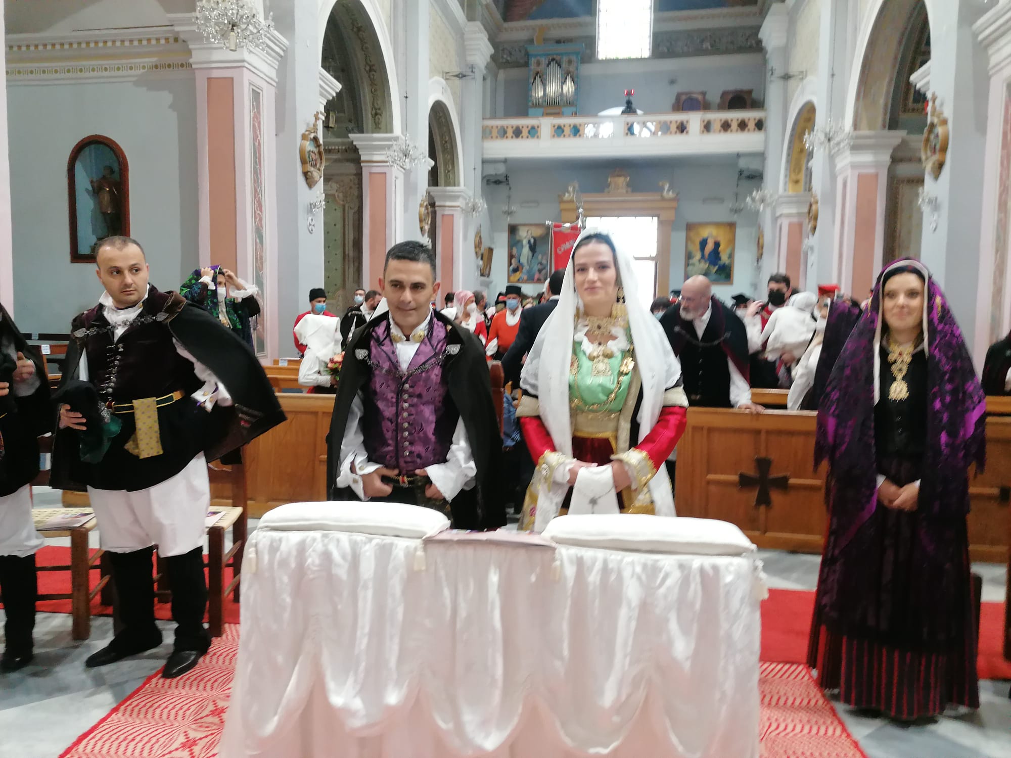 Mirko e Francesca hanno detto sì, torna e affascina la magia del matrimonio selargino