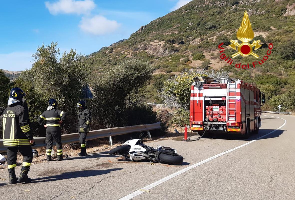 Sangue in Sardegna, motociclista si schianta contro un guard rail e muore nei tornanti di Bosa