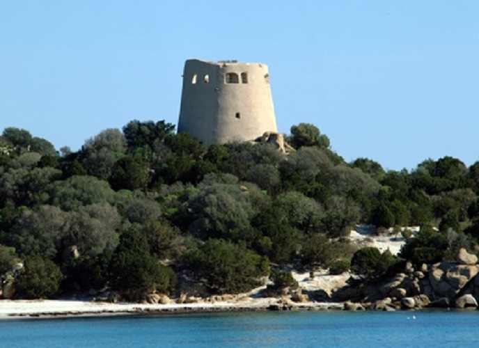 “La Torre di Cala Pira usucapita da un privato, il Governo blocchi tutto”