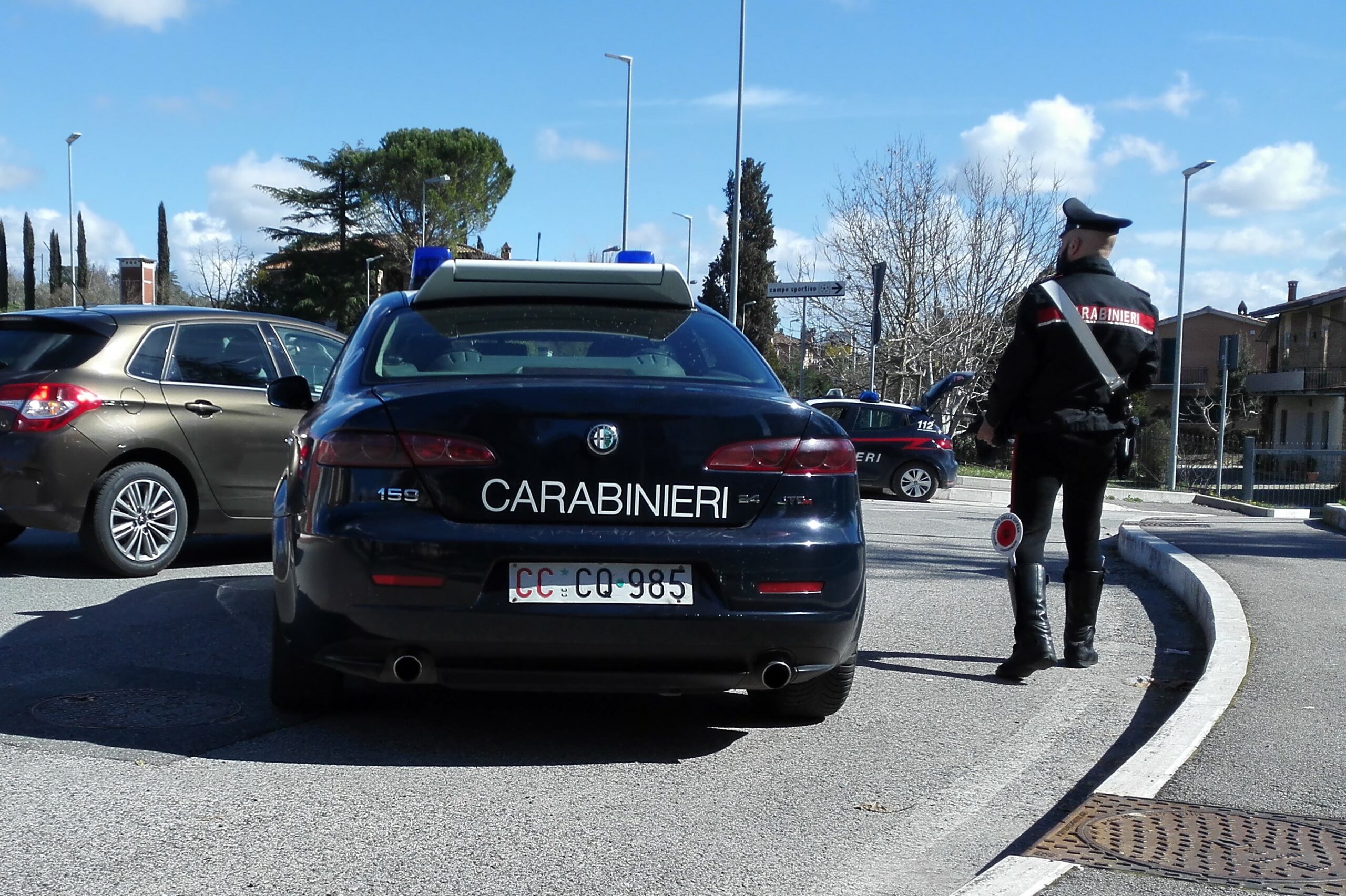 Carbonia, nasconde in auto una pistola e 46 cartucce: arrestato