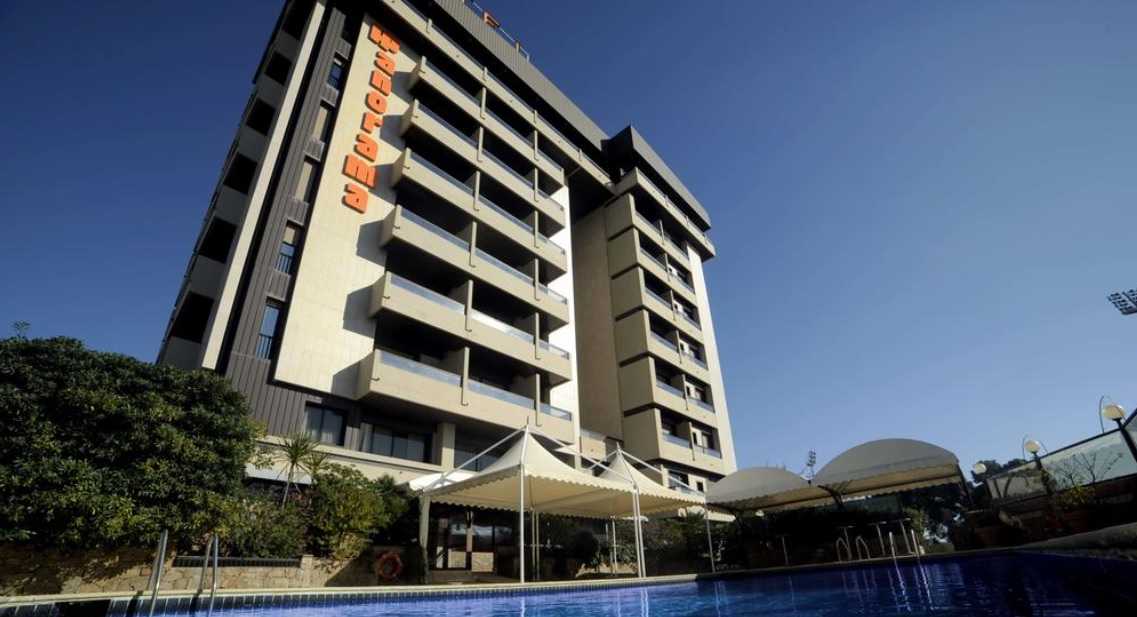 Cagliari, l’hotel Panorama resta chiuso e sono finiti i soldi della cassa integrazione: “Trenta lavoratori disperati”