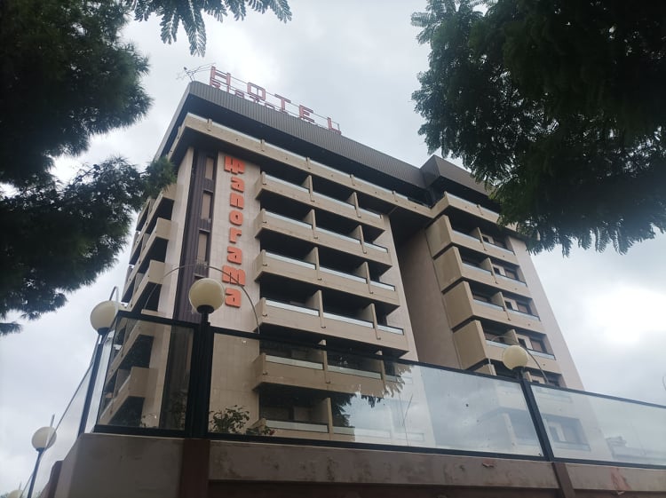 Cagliari, il tracollo dell’hotel Panorama in viale Diaz: “Albergo in vendita, tanti imprenditori interessati ma nessuno vuole comprarlo”