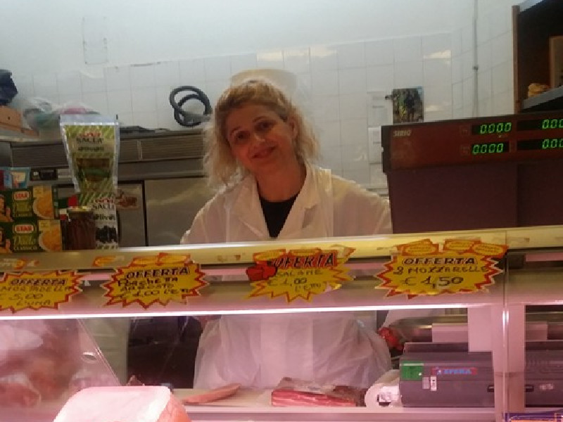 A Quartu mercato fatiscente strozzato dai centri commerciali, gli operatori incrociano le dita: “Sì alla nuova struttura in viale Colombo”