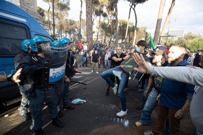 No Green Pass, raffica di arresti a Roma dopo le devastazioni: arrestati i leader di Forza Nuova