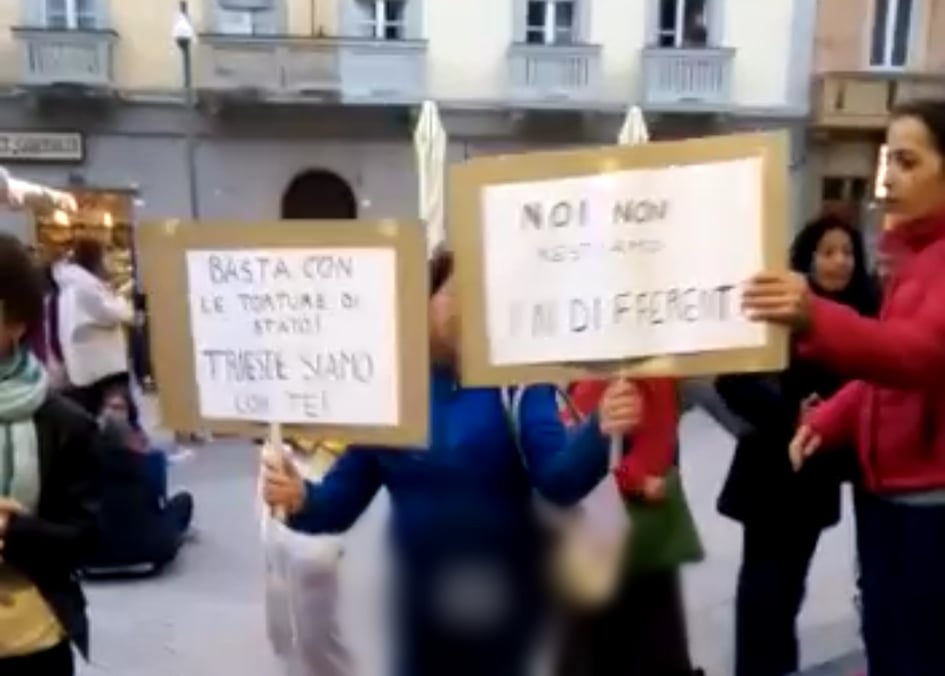 Cagliari, in centinaia protestano in piazza Garibaldi: “Vicini ai portuali di Trieste, basta con le torture di Stato”