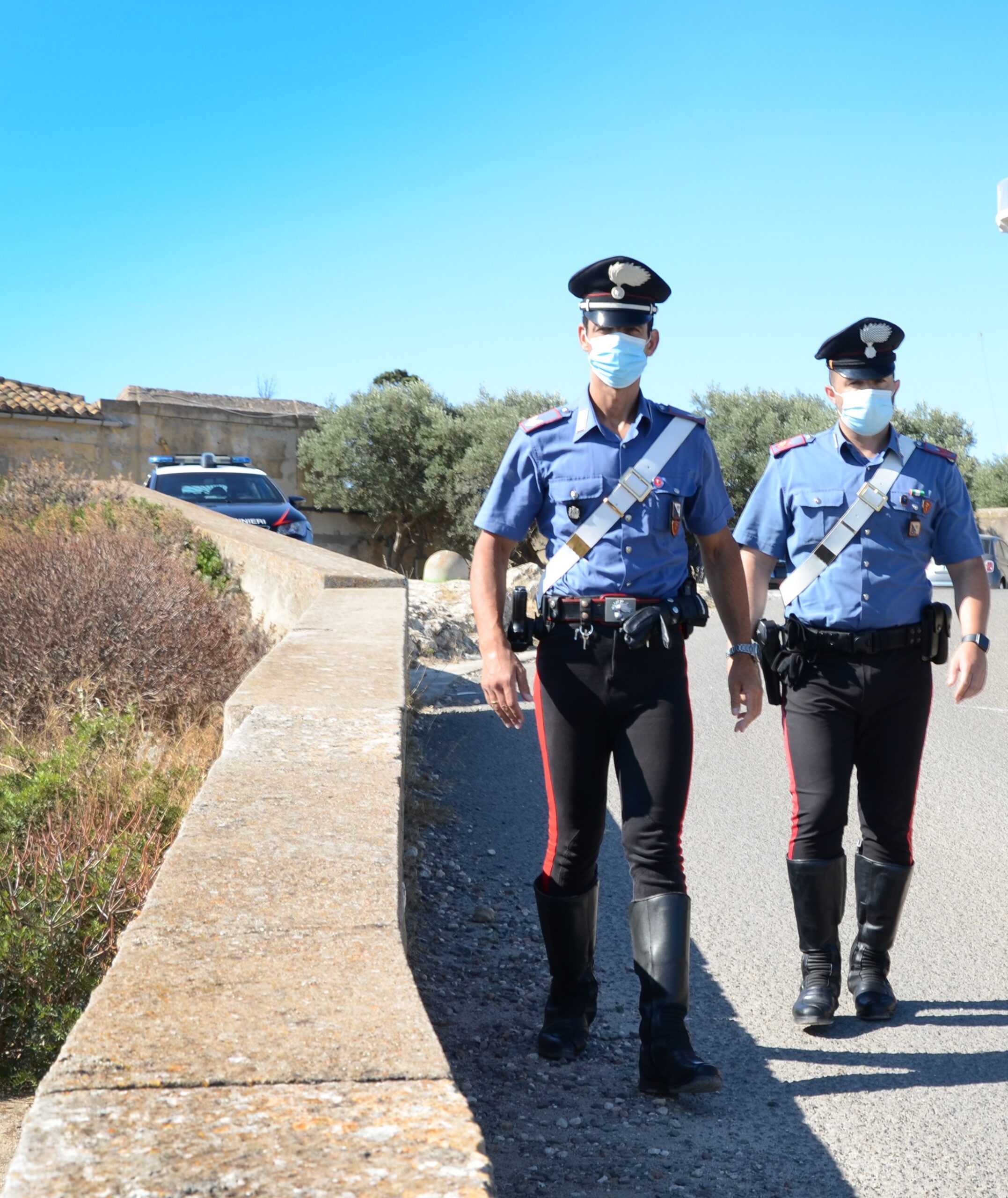 Ubriaco alla guida perde il controllo e colpisce un’auto in sosta: una denuncia a Villaspeciosa