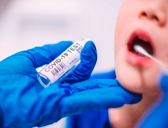 “Cagliari, tamponi per il bambino in quarantena? L’ospedale nel weekend non li fa, torni il 3 novembre”