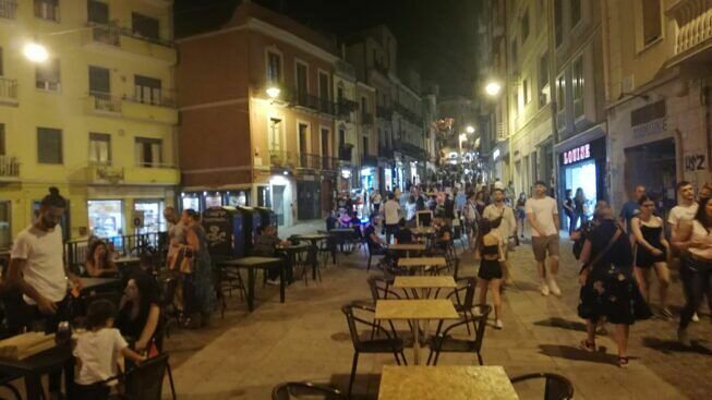 Cagliari, l’ira dei ristoratori: “Il Comune ci toglie i tavolini sui parcheggi, non li abbiamo quasi mai utilizzati”