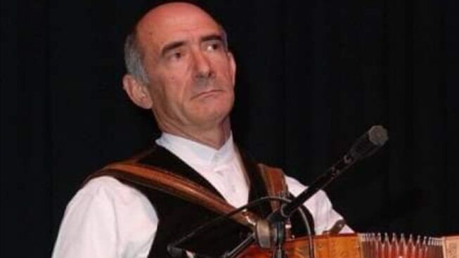 Il cuore degli amici di Tonio Farris, re della musica folk morto: un defibrillatore donato a Monserrato