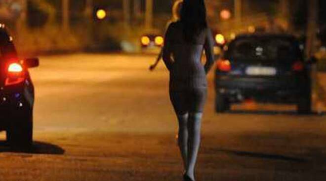 Minacce e riti voodoo per fare prostituire giovani nigeriane: tre arresti a Sassari
