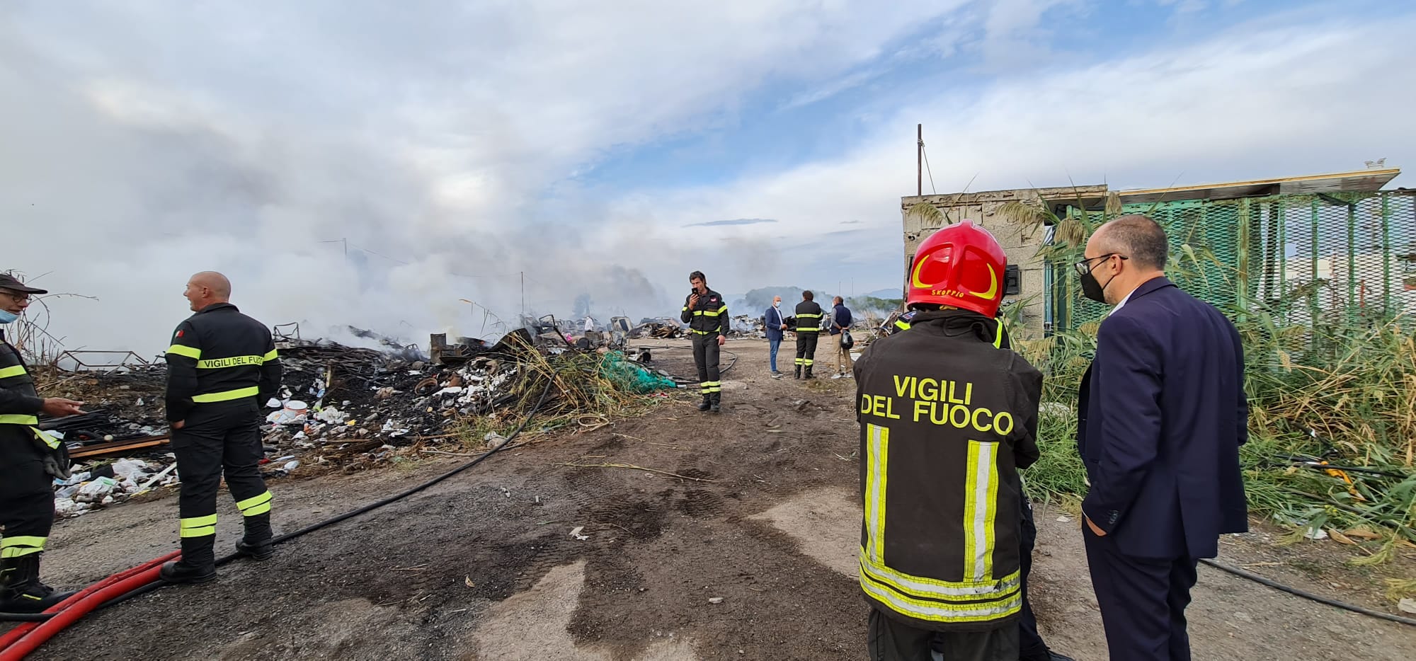 Rogo tossico in via San Paolo a Cagliari, Truzzu minaccia i malviventi: “La pacchia è finita”