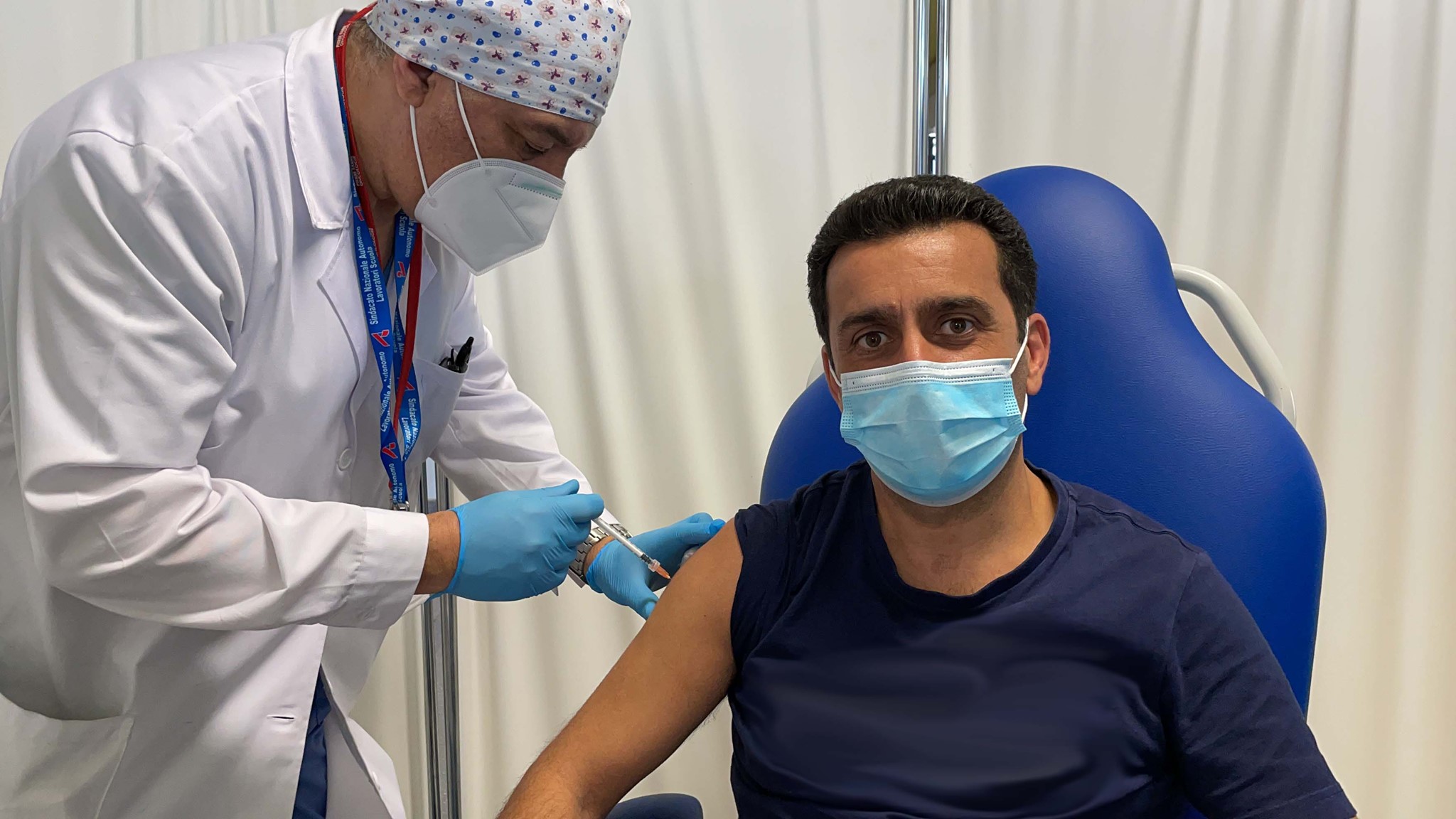 Sardegna, leggero aumento di casi e ricoveri per Covid e “da gennaio terza dose del vaccino per tutti”