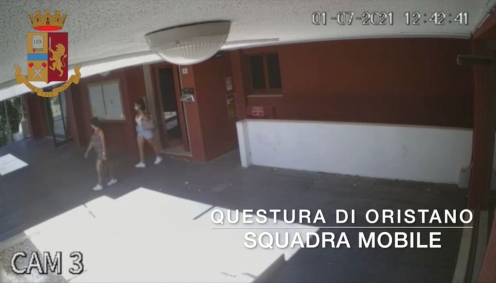 Furto di oro e gioielli a Oristano, giovane rom si costituisce a Milano