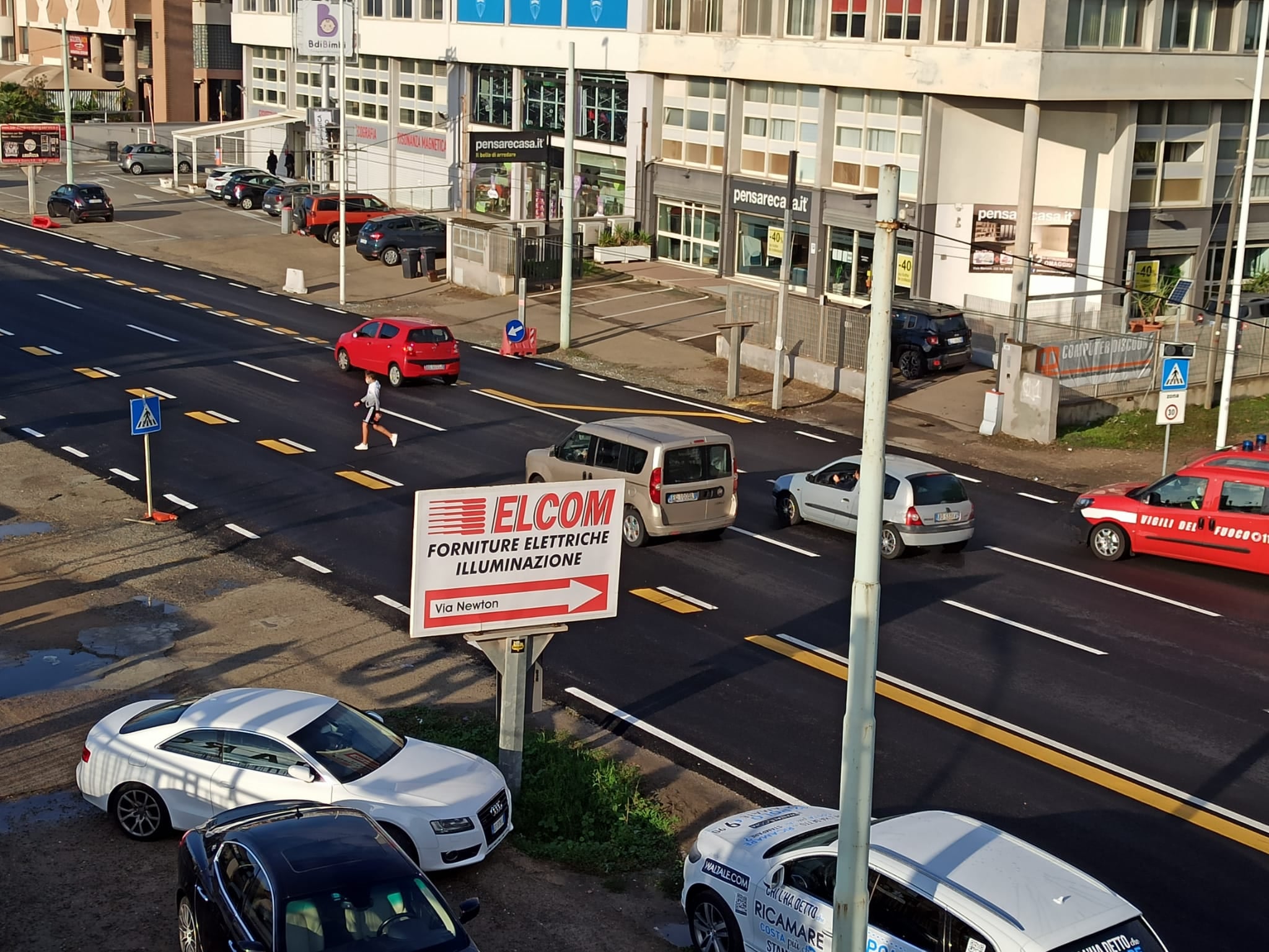 Cagliari, cancellate le strisce pedonali in viale Marconi: “Per attraversare dobbiamo fare 600 metri e rischiare la vita”