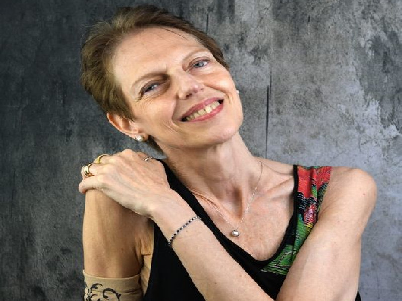 Cagliari dice addio a Marisa Guidetti, guerriera contro il tumore: “Ci mancherai, prof con le Dr Martens”