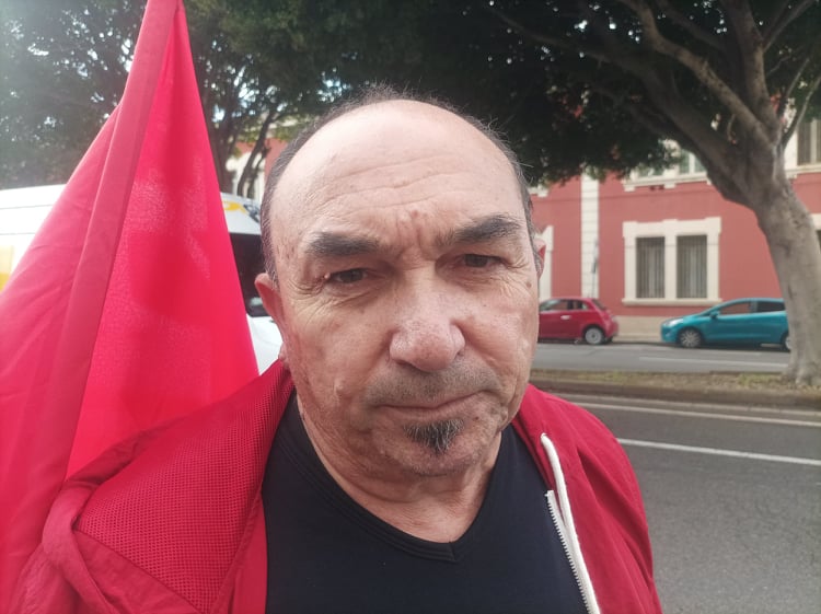 “Svuoto 1300 mastelli al giorno a Cagliari, ho due ernie e la schiena distrutta: voglio l’aumento di stipendio”