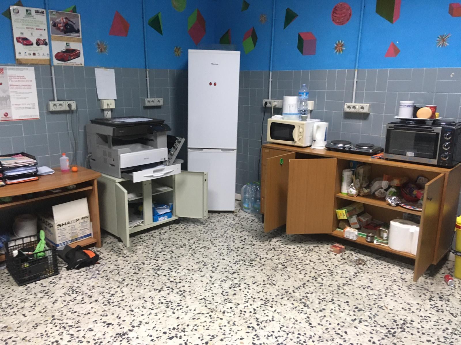 Cagliari, razzia nella sede dell’associazione sclerosi multipla: “Hanno rubato soldi e volevano pure le sedie a rotelle”