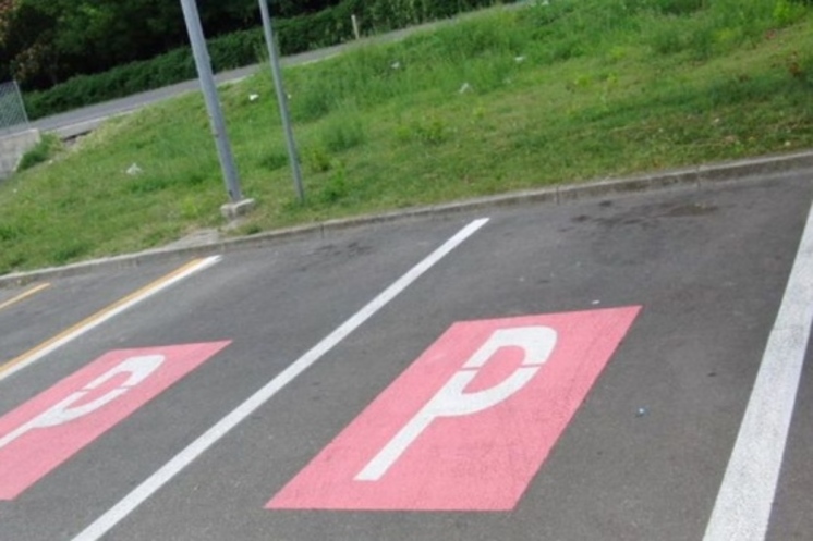 Monserrato, raffica di nuovi parcheggi rosa dal centro alla periferia: “Così aiutiamo le future mamme”