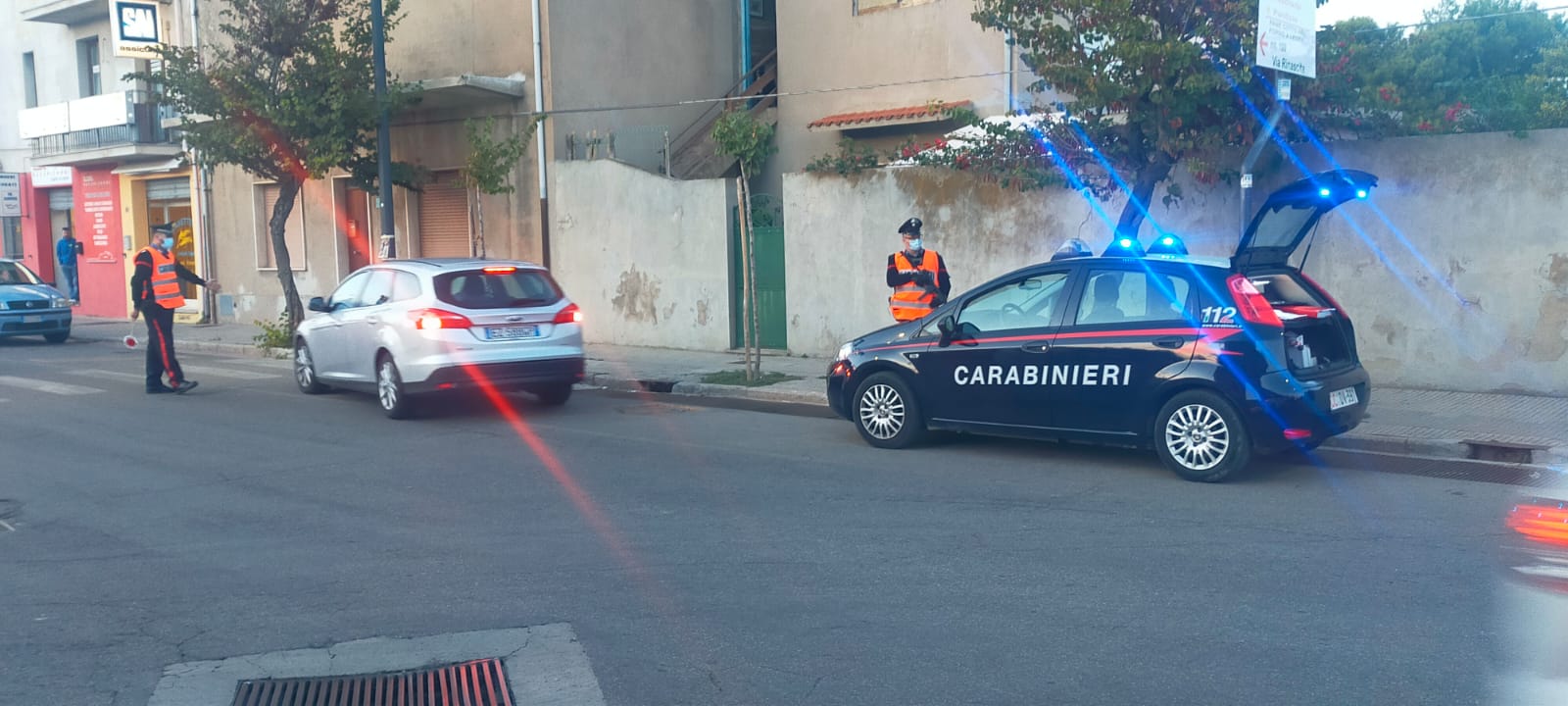 Muravera, colpisce in pieno un’auto in sosta: allevatore in ospedale