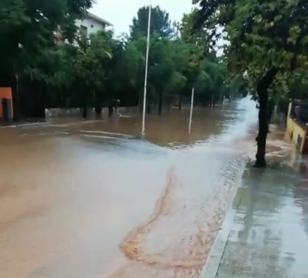 A Sarroch piena emergenza maltempo: “Da via Cagliari a via Toscana acqua e fango dentro le case”