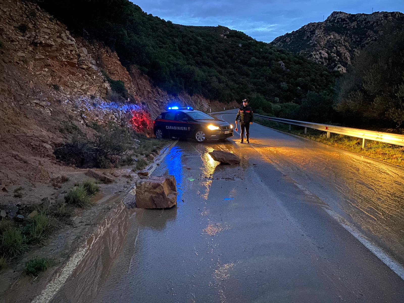 Caduta massi a causa del maltempo, interdetta la SP 17 a Villasimius
